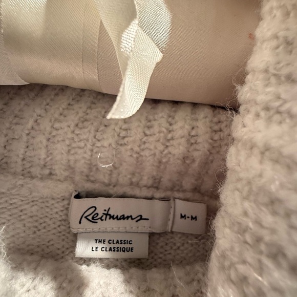 3/$30 - REITMANS Cozy Gray & Beige Cream Sweater - Picture 2 of 6